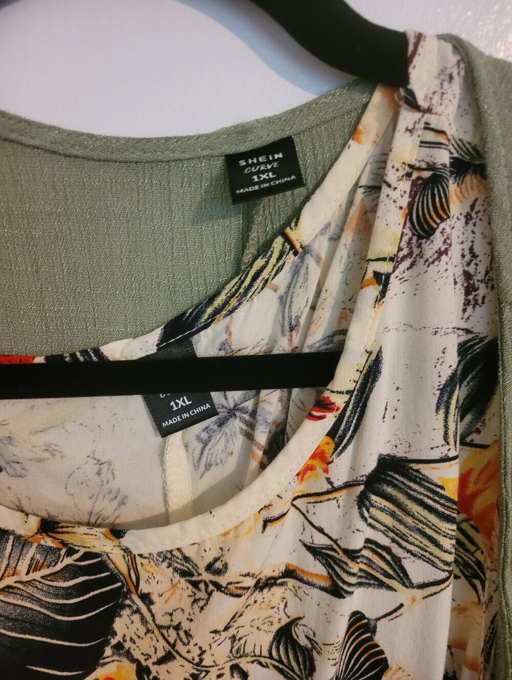 SHEIN Green & Cream Floral Print Women’s Top - Picture 2 of 6